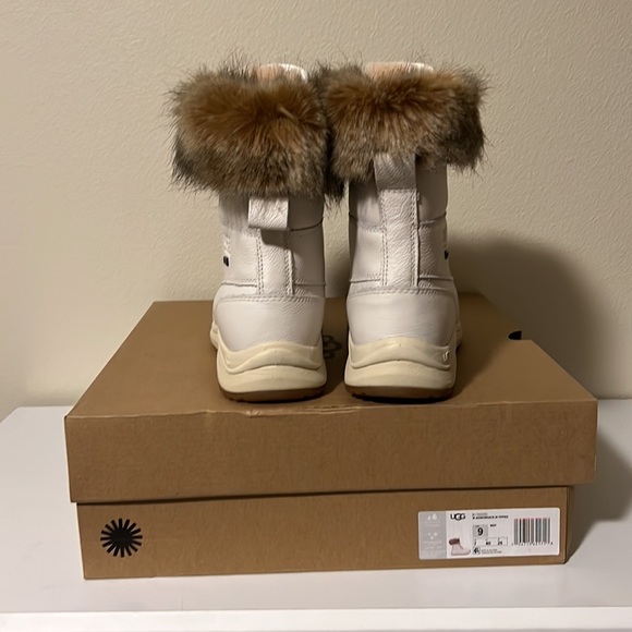 UGG Adirondack III Tipped Lace Up Boot - Picture 11 of 16